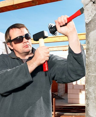 Connex Schutzbrille aus Kunststoff in Schwarz mit getönten Gläsern nach EN 166 - Bild 1