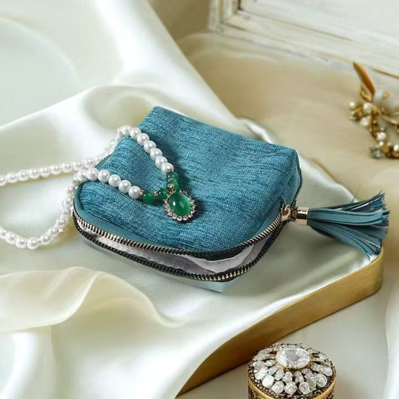 Velishy Schmuckaufbewahrungstasche aus Samt in Blau mit 5 Ebenen für Uhren, Armbänder, Ringe und Ohrringe als tragbare Reise-Schmuckbox - Bild 3