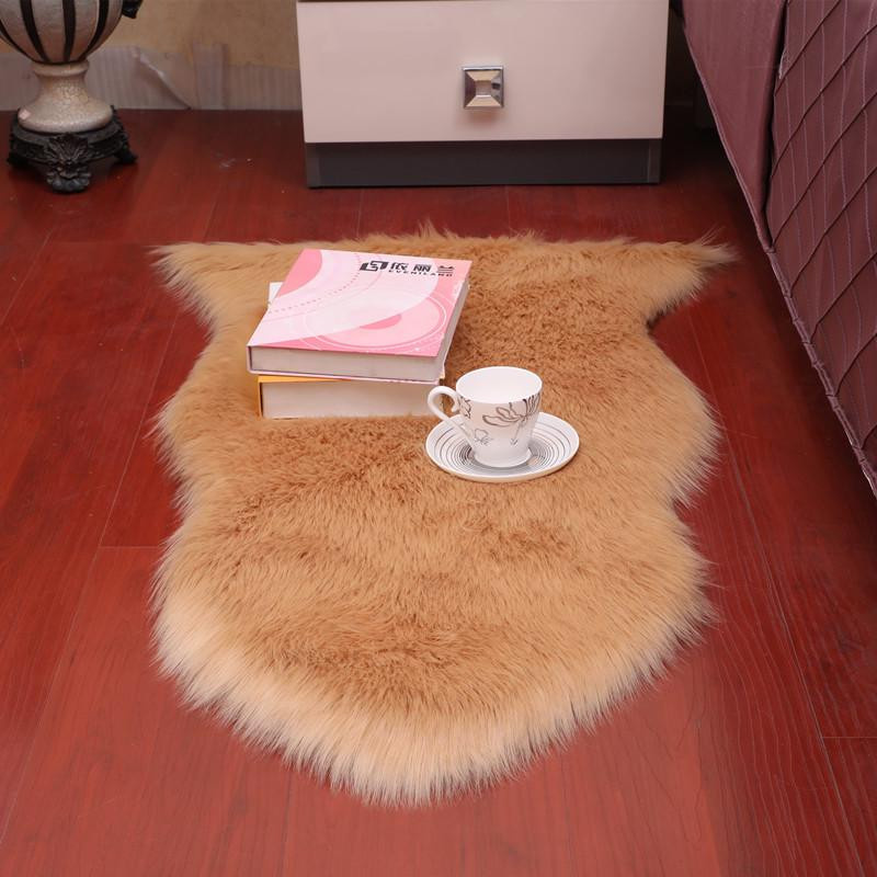 Yifulin Plüsch Teppich in Beige, weicher Fellteppich für Wohnzimmer, Schlafzimmer oder Kinderzimmer, B/T: 65 x 45 cm - Bild 2