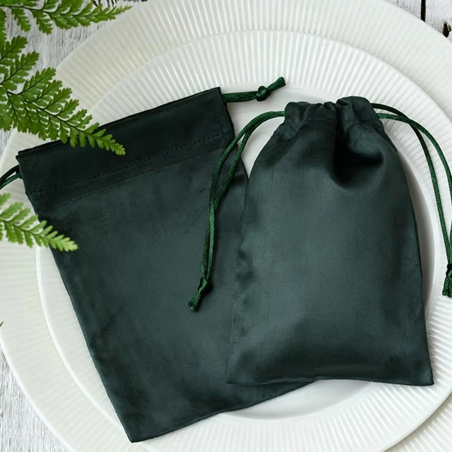50 Stück Flanell-Geschenkbeutel mit Kordelzug in Grün für Schmuck und Partygeschenke - Bild 1