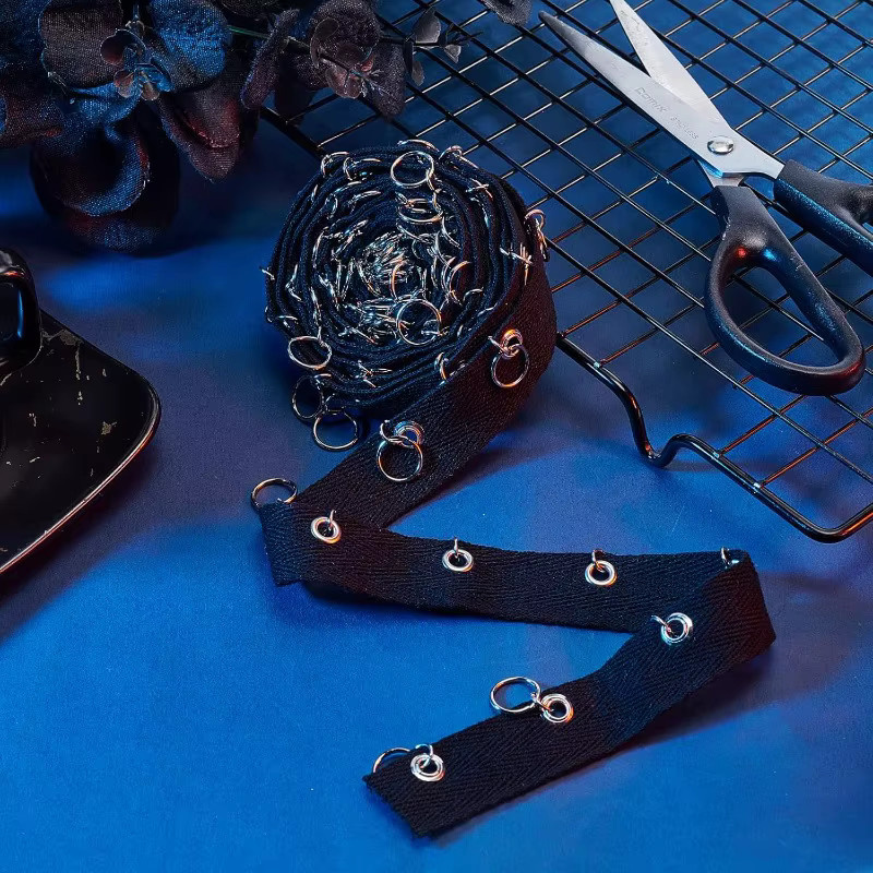 Schwarzes Baumwoll-Ösenband mit Metall-Biegeringen, Breite: 3 cm, 3 Yards Länge - Bild 2
