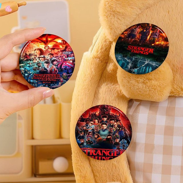 Broschen TV Stranger Things 58mm, Anstecknadeln - Bild 1