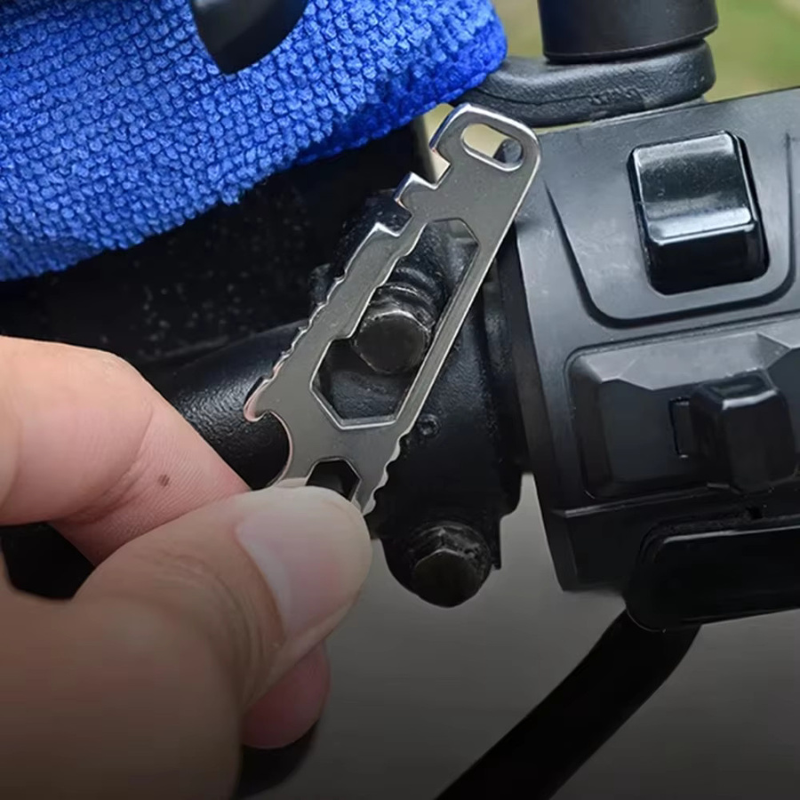 LISM Multifunktionales EDC-Werkzeug aus Edelstahl in Silber mit Stemmeisen, Inbusschlüssel und Flaschenöffner für Outdoor und Fahrradreparaturen - Bild 2