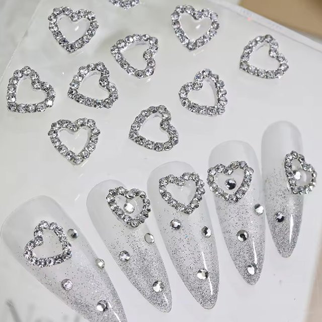 Silberne Diamant-Herzform Nagelkunst-Charms, 10 Stück, 3D Nagel-Legierung - Bild 1