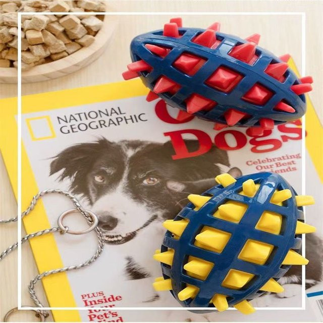 Qzee Hunde-Gummi-Rugby-Ball, Quetschspielzeug mit Geräuschen - Bild 1