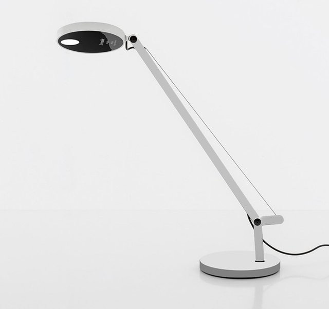 Artemide Demetra Micro LED-Tischleuchte in Weiß mit dimmbarer warmweißer Lichtquelle (2700K) - Bild 1