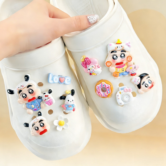 Bandai Charms, 10er-Set, Crayon Shin-chan Donut-Kamera und Liebesblumen-Schuh, Clogs und Sandalen - Bild 1