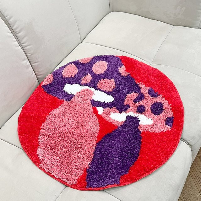 Handgefertigter runder Teppich mit psychedelischem Pilz-Design in Rot und Multicolour, rutschfest und im Boho-Stil für dein Wohnzimmer oder Schlafzimmer - Bild 1