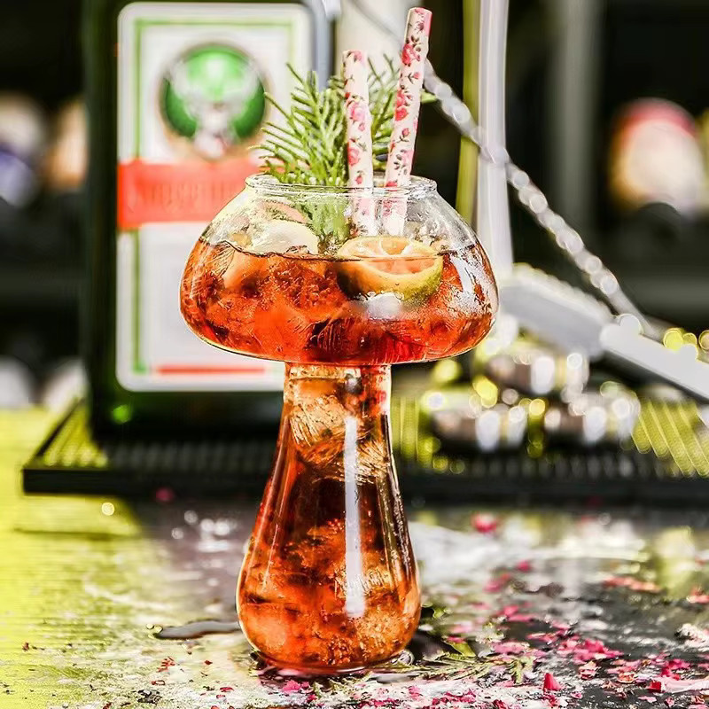 Transparenter Pilzbecher aus Glas als kreatives Cocktail- und Weinglas für Bar und Zuhause - Bild 3