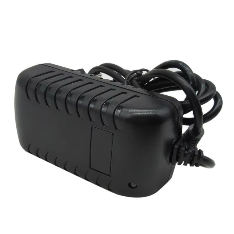 BAYADOU Lithium Li-Ion Lipo Ladegerät 12V Wandladegerät für 3S 10,8V 11,1V Akkus mit LED-Monitor und DC-Anschluss, Schwarz - Bild 2
