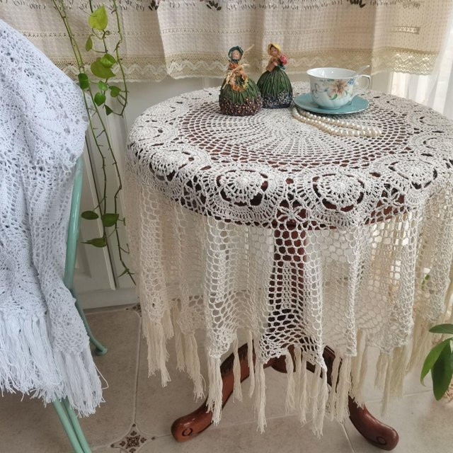 Handgehäkelte Tischdecke aus reiner Baumwolle von Binchi Outdoor Equipment in Beige mit floraler Spitze und klassischem Design - Bild 1
