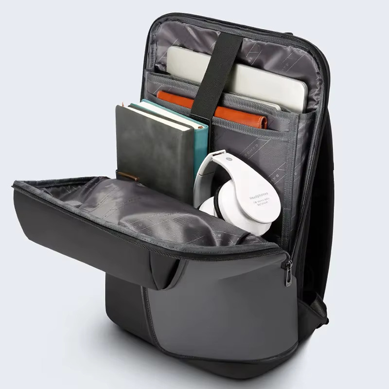 BANGE Business-Rucksack mit USB-C-Anschluss und Anti-Spritzwasser-Funktion in Schwarz - Bild 5