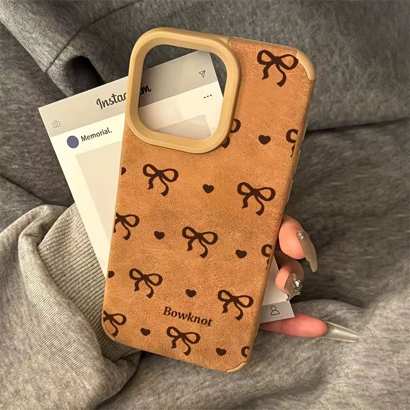 Herzförmige TPU-Handyhülle mit Schleifenmuster und Lederstruktur in Braun für Apple iPhone 16 15 14 13 12 11 Pro Max Air Plus - Bild 3