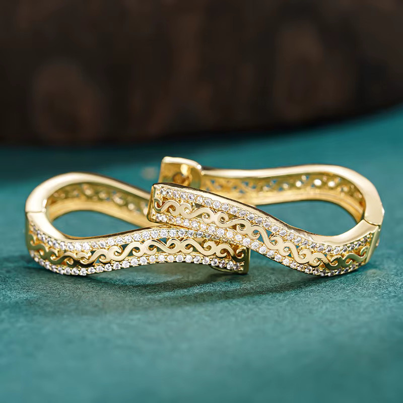 Huitan Twist Creolen, Gold, Zirkonia, Damen - Bild 3