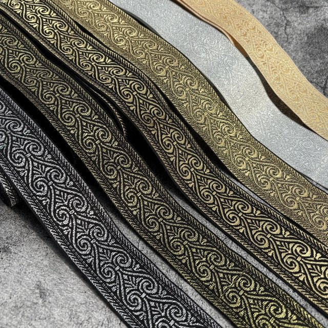 Zerzeemooy Jacquardband mit Pfirsichherz Totem in Gold, 10 Meter, Breite: 33 mm oder 50 mm - Bild 1