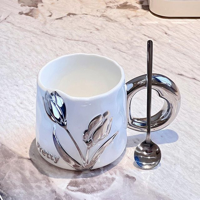 Tulpe Keramiktasse Set aus 2 Stück, Floral Design, Farben: Weiß und Schwarz, Volumen: 350 ml - Bild 1