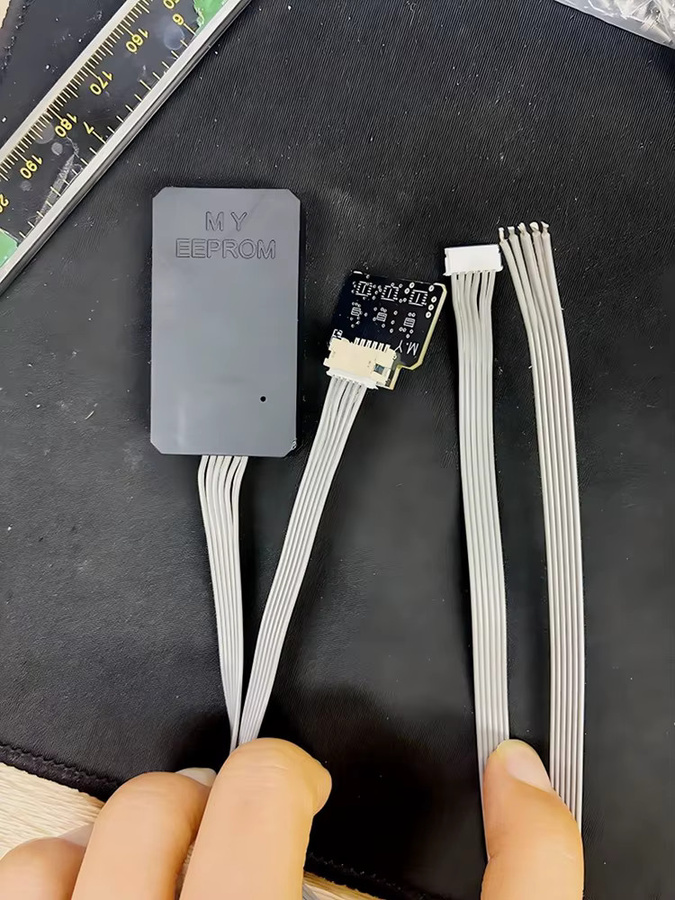 YCS MY4001 Schichtloser Lese- und Schreib-IC-Programmierer für iPhone 15 Pro, 15 Pro Max, 16 Pro und 16 Pro Max in Schwarz - Bild 6