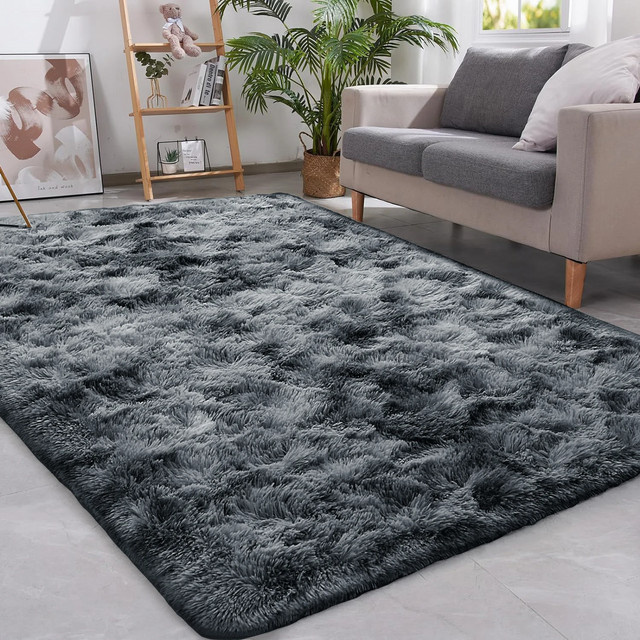 VIKAMA Wohnzimmerteppich aus Kunstfell in Schwarz und Grau, weicher und rutschfester Plüsch-Bodenmatte für Wohnzimmer, Schlafzimmer oder Kinderzimmer - Bild 1