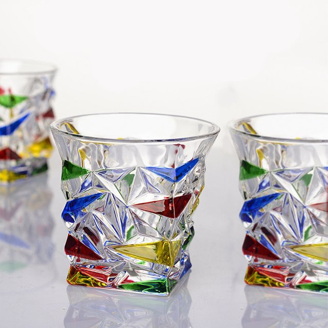 HeY LiLac handbemaltes Whiskyglas in Lila/Mehrfarbig, 280 ml, Tumbler mit quadratischem Sockel und geometrischem Design - Bild 1