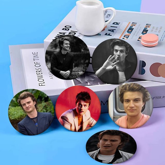 Emaille-Pin J-Joe Keery, rund, Cartoon-Stil - Bild 1