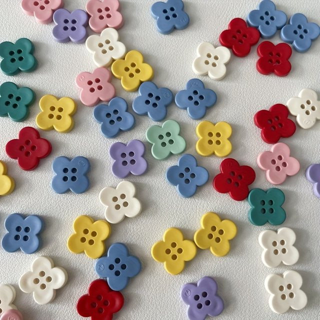 50 Stück Cartoon-Blumenknöpfe aus Harz in gemischten Farben für DIY-Bastelprojekte und zum Nähen, Durchmesser: 15 mm - Bild 1