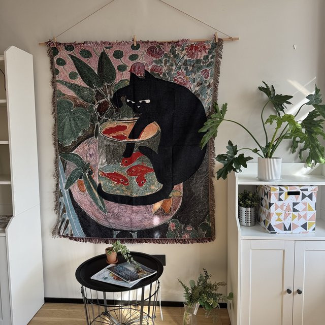 Le Angeer Vintage Wandteppich im Boho-Stil mit schwarzer Katze und Goldfisch, gewebter Wandbehang mit botanischem Garten-Design in Schwarz und Gold, Breite: 160 cm, Höhe: 130 cm - Bild 1