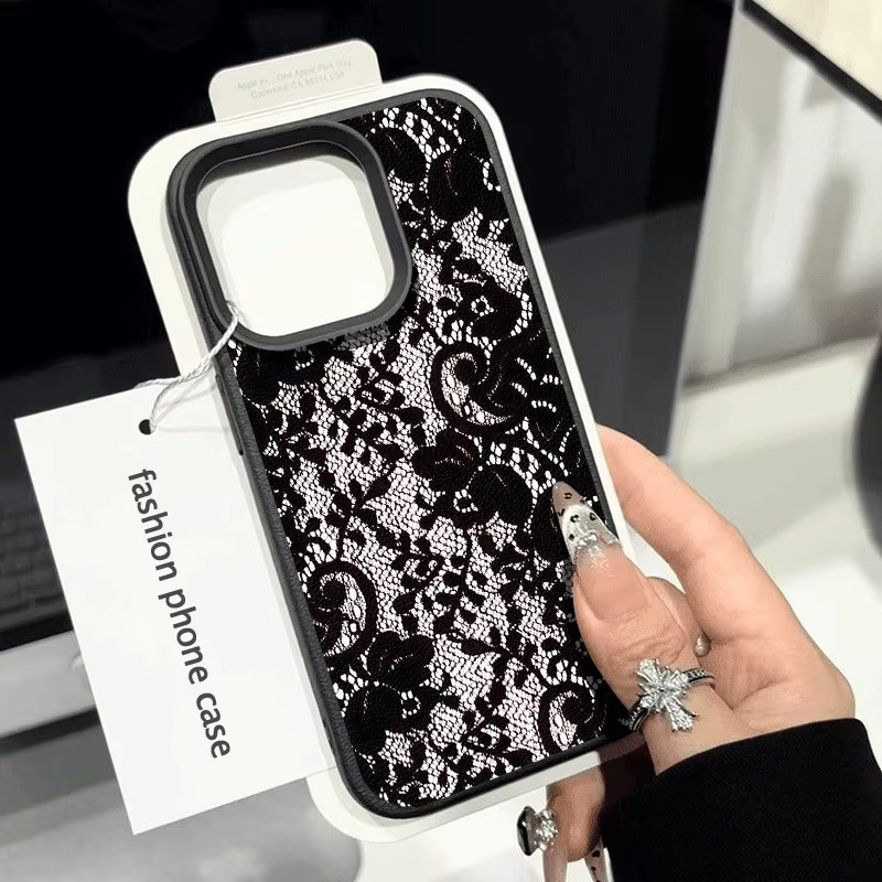 Handyhülle mit schwarzem Spitzenmuster und Lychee-Textur für Apple iPhone 17, 16, 15 Pro Max Plus Serien in Schwarz - Bild 3