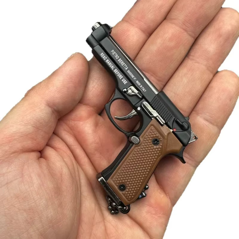 Beretta M92F Pistolen Modell Schlüsselanhänger aus Metall im Maßstab 1:3 in Silber - Bild 3