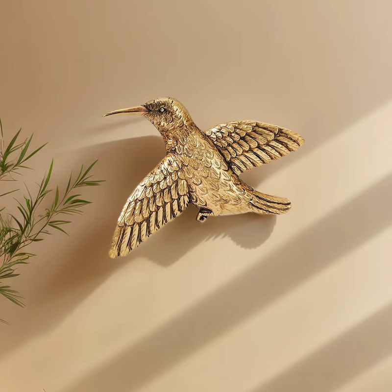 Dekorative Wanddekoration in Form eines fliegenden Kolibris aus Kunstharz und Metall in Gold - Bild 4