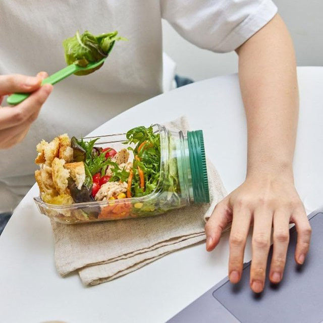 Salatkind Salatpad aus Kunststoff und Glas, auslaufsicherer Salat-Vorratsbehälter in Transparent, multifunktionaler Küchen-Organizer für Zuhause und Reisen - Bild 1