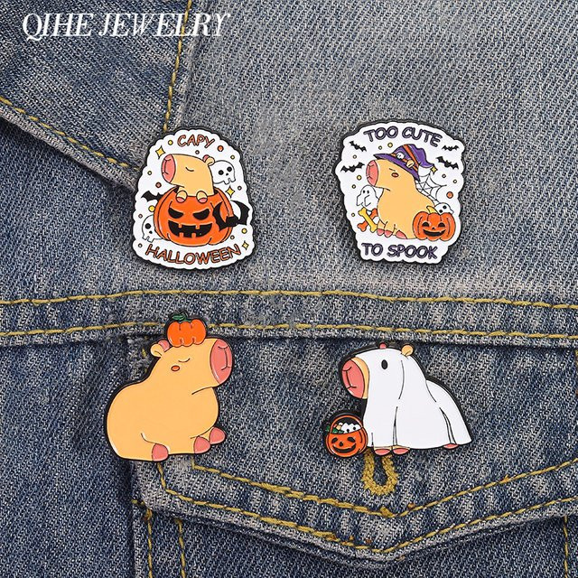 QIHE JEWELRY Brosche, Emaille, Bunt, Capybara Kürbis Schädel Geist Fledermaus - Bild 1