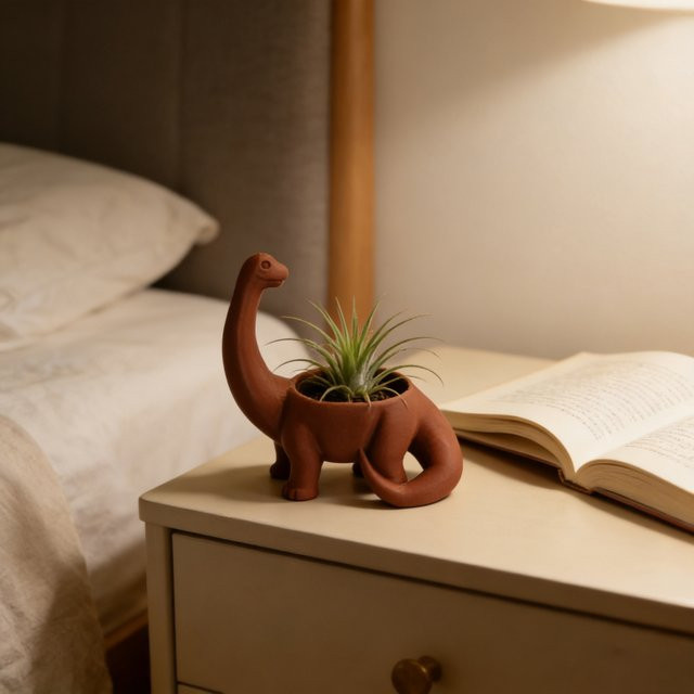 Dinosaurier-Blumentopf aus Kunststoff in Braun mit Drainageloch für Sukkulenten, Kakteen und kleine Pflanzen, B/T/H: 10 x 10 x 10 cm - Bild 1