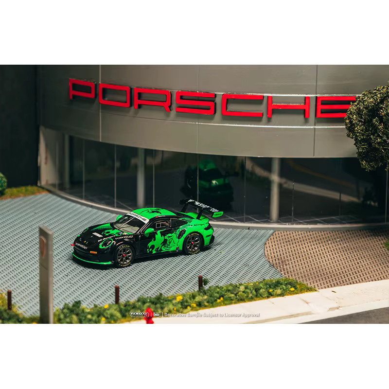 Tarmac Works Porsche 911 GT3 Cup 992 Fire Monkey Motorsport, Druckguss-Automodell, 1:64 - Bild 2