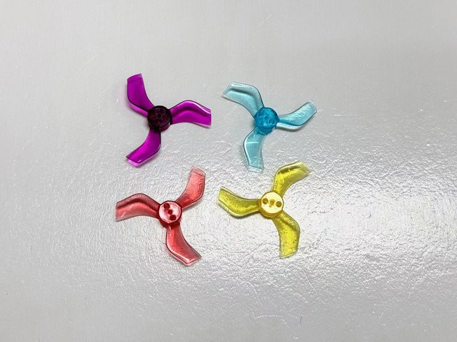 Gemfan 1635 3-Blatt Propeller, 8-teiliges Set, Rot - Bild 1