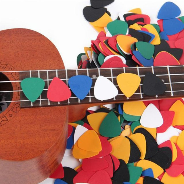 Gmarty Plektren Set aus ABS Kunststoff für Ukulele, Bass und E-Gitarre, 100 Stück, Multicolor - Bild 1