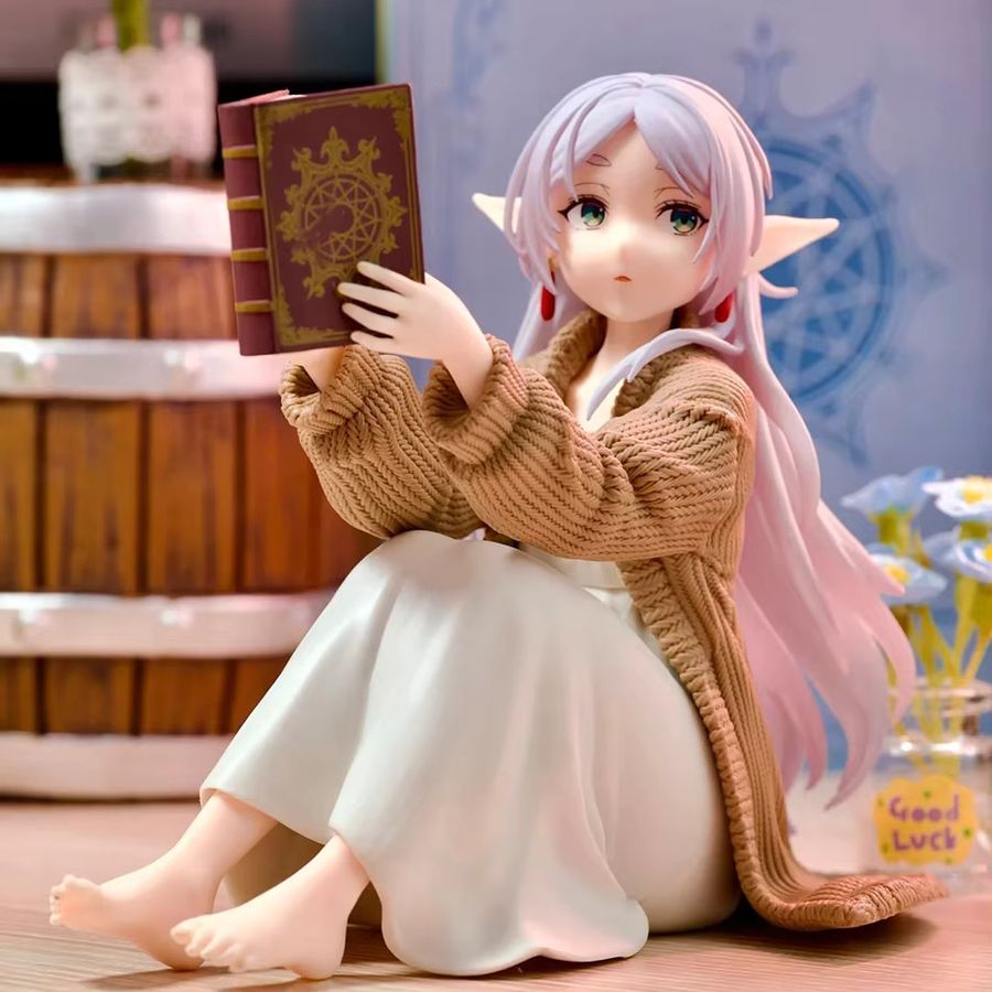 Bandai Frieren Beyond Journey's End Anime Figur Frieren in Homewear als Desktop Modell - Bild 3