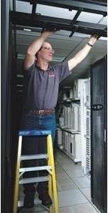 APC Scheduled Assembly Service Vor-Ort Installation 8x5 für P/N SY30K100F, SY30K100F-NB, SY40K100F, SY50K100F, SY50K100F-NB, SY80K80FD, SYCF100KF (WASSEMEXBAT-PX-33) - Bild 1