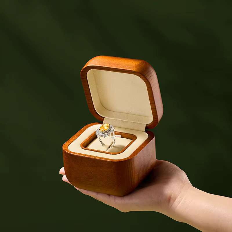 WoodTen Ringbox Schmuckaufbewahrungsbox für Damen in Beige und Braun - Bild 4