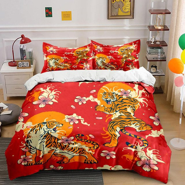 Bettwäsche-Set mit Tiger-Print, Kirschblüten und aufgehender Sonne in Rot, 1 Bettbezug und 2 Kissenbezüge, B/H: 135 x 200 cm - Bild 1