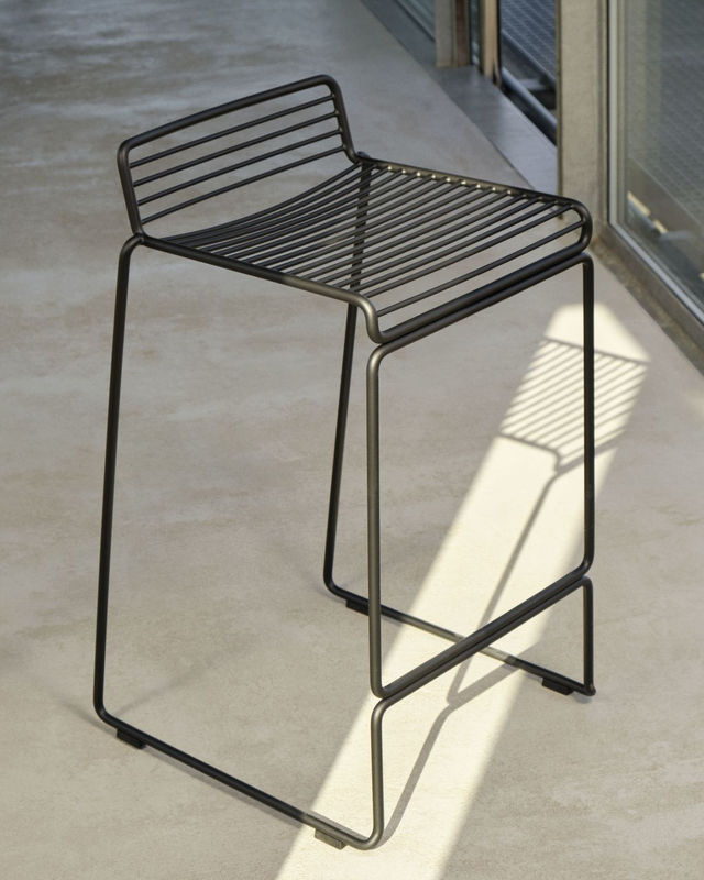 HAY Hee Bar Stool aus pulverbeschichtetem Metalldraht in Schwarz - Bild 2