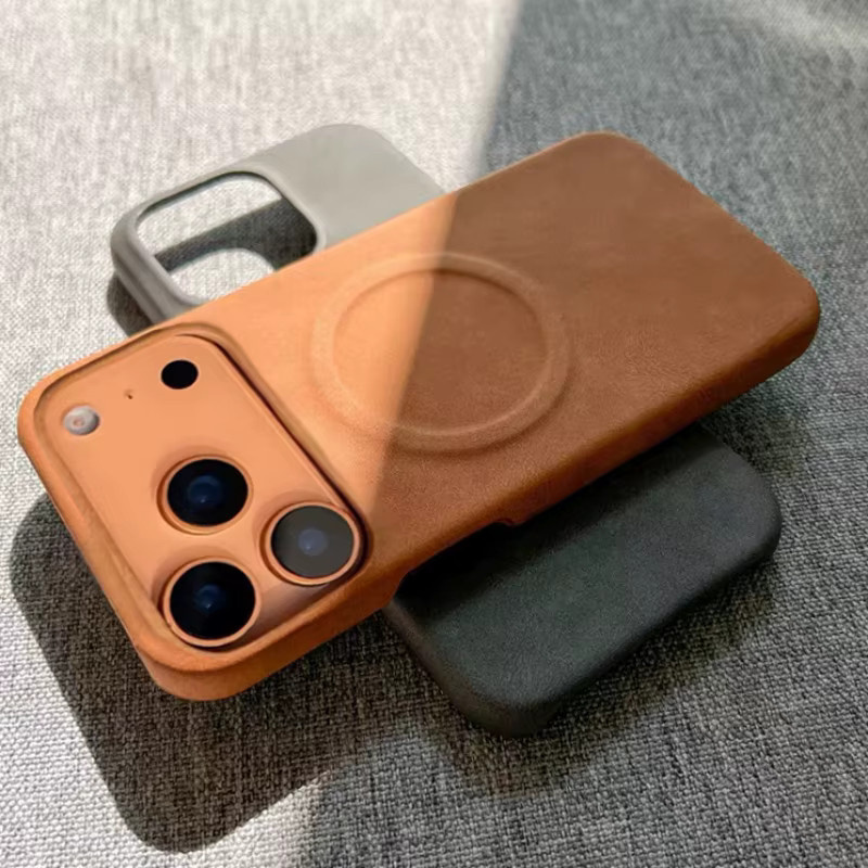 Luxuriöse Schaffell-Magnethülle für Apple iPhone 17, 16, 15, 14, 13, 12 Pro Max Plus mit kabellosem Laden und Defender-Schutz in Weiß und Braun - Bild 1