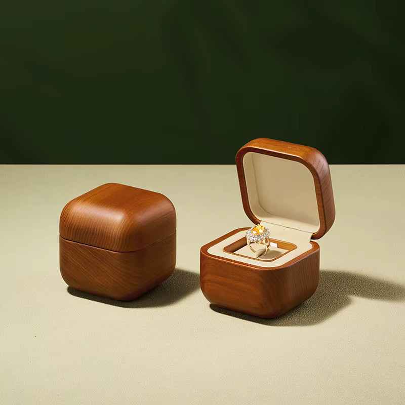WoodTen Ringbox Schmuckaufbewahrungsbox für Damen in Beige und Braun - Bild 3