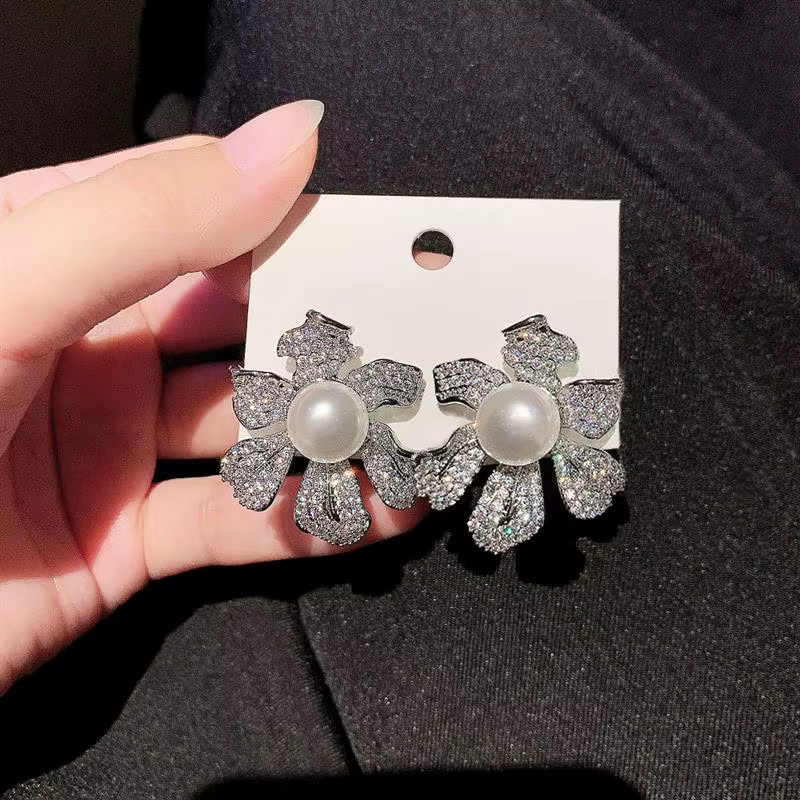 Huitan Ohrstecker, Imitationsperlen, Blumendesign, CZ, Damen - Bild 3