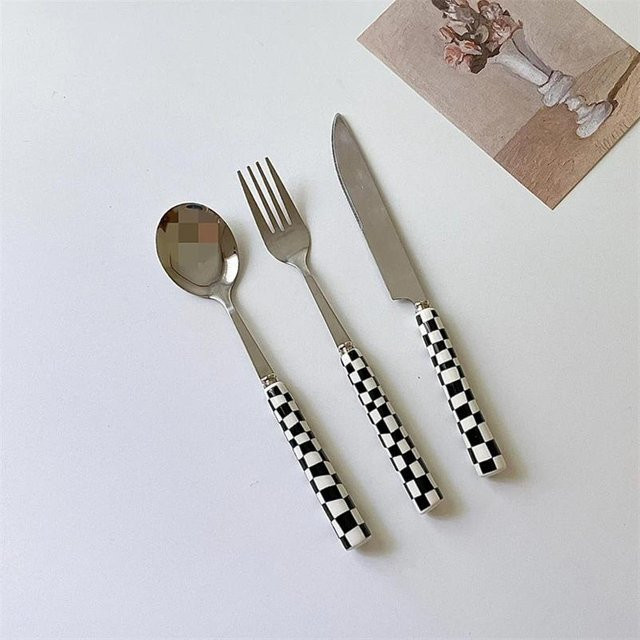 3-teiliges Besteckset von Elegant Living House aus Edelstahl mit schwarzem Keramikgriff im Schachbrettmuster, bestehend aus Messer, Löffel und Gabel - Bild 1