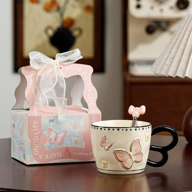 Keramiktasse mit Schmetterlingsdesign von Yiran Furniture, Weiß, 400 ml - Bild 1