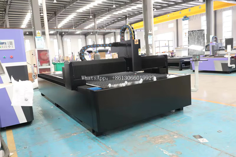 ACCTEK Blechfaser-Laserschneidemaschine AKJ1530F in Schwarz mit 1,5 kW bis 3 kW Leistung für eine maximale Materialdicke von 30 mm - Bild 2