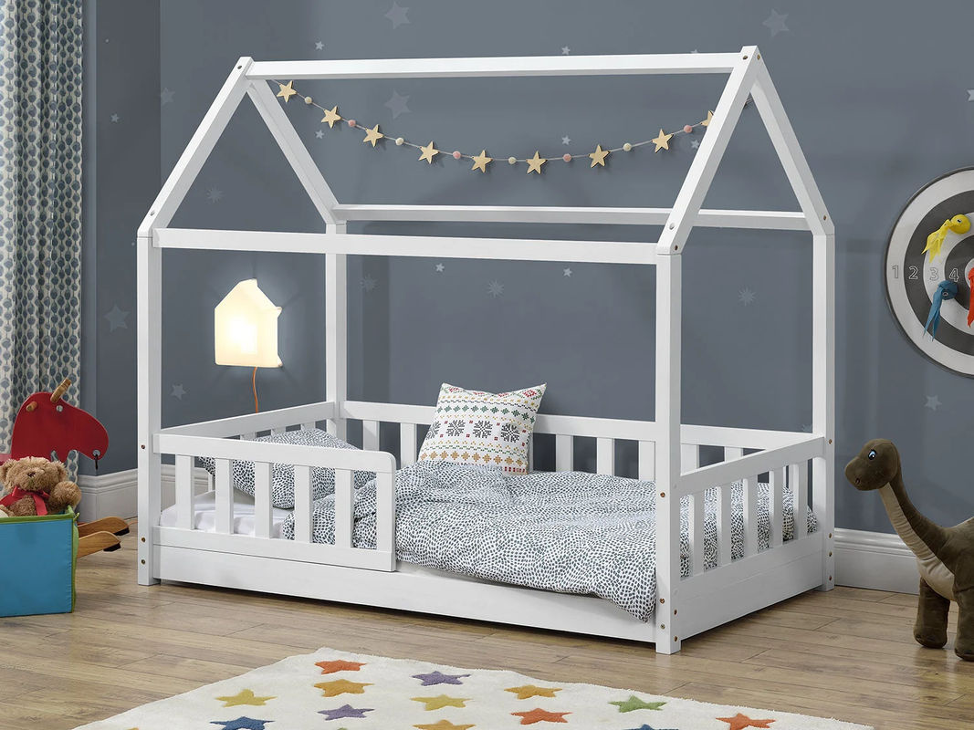 Juskys Kinderbett Marli Hausbett aus Kiefernholz mit Dach und Rausfallschutz, Weiß, B/T/H: 160 x 80 x 143 cm - Bild 3