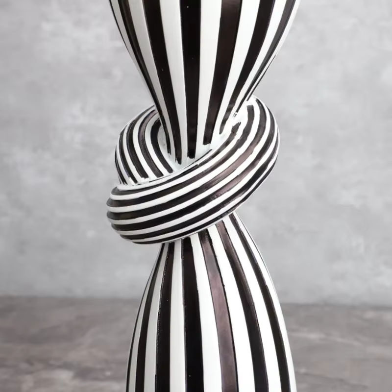 LISM Kerzenhalter aus Kunstharz mit schwarz-weißem Streifenmuster und Seilknoten-Design für Stumpenkerzen, modern und mehrfarbig - Bild 4