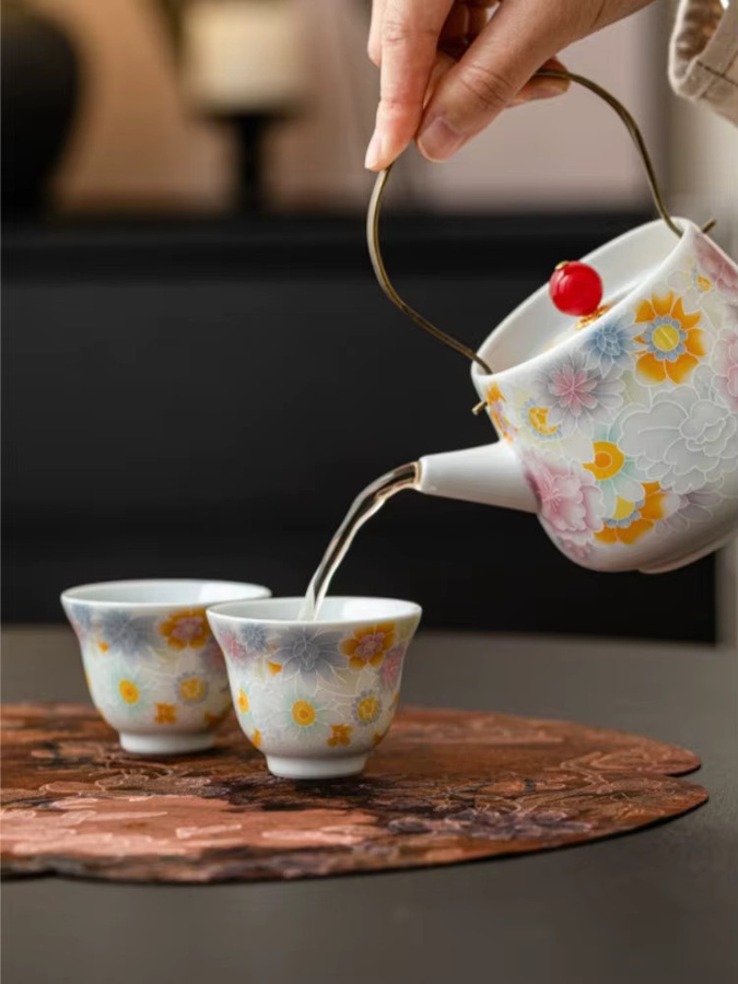 Antike Keramiktasse in Kürbisform mit floralem Blumenmuster, mehrfarbig - Bild 6