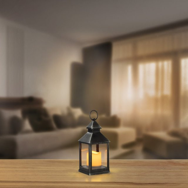 LED-Laterne mit Flackerfunktion in Schwarz oder Silber, B/T/H: 10,5 x 10,5 x 24 cm - Bild 1